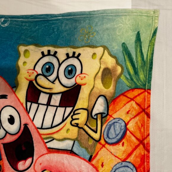 Spongebob Squarepants 48" x 40" Plush Throw Blanket - Picture 3 of 9